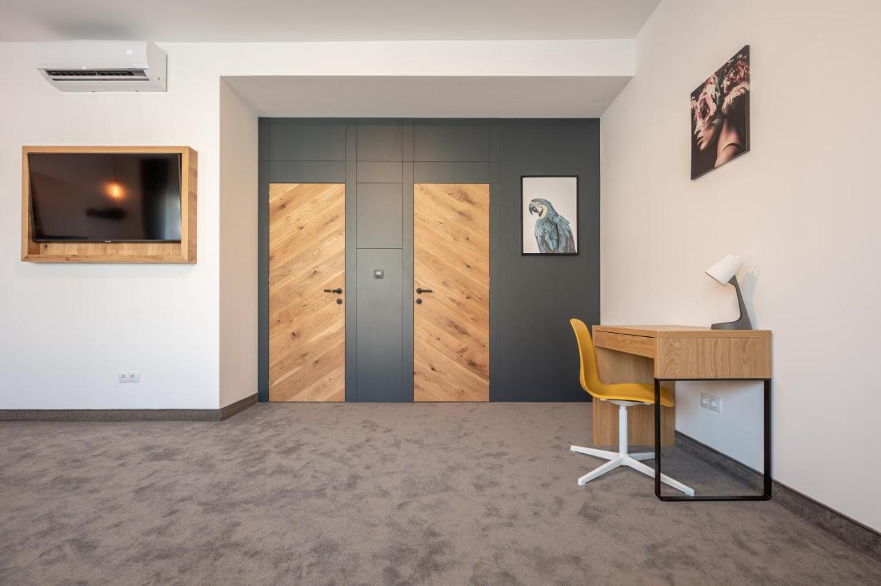 Calvin Aparthotel Nagyvárad Kültér fotó