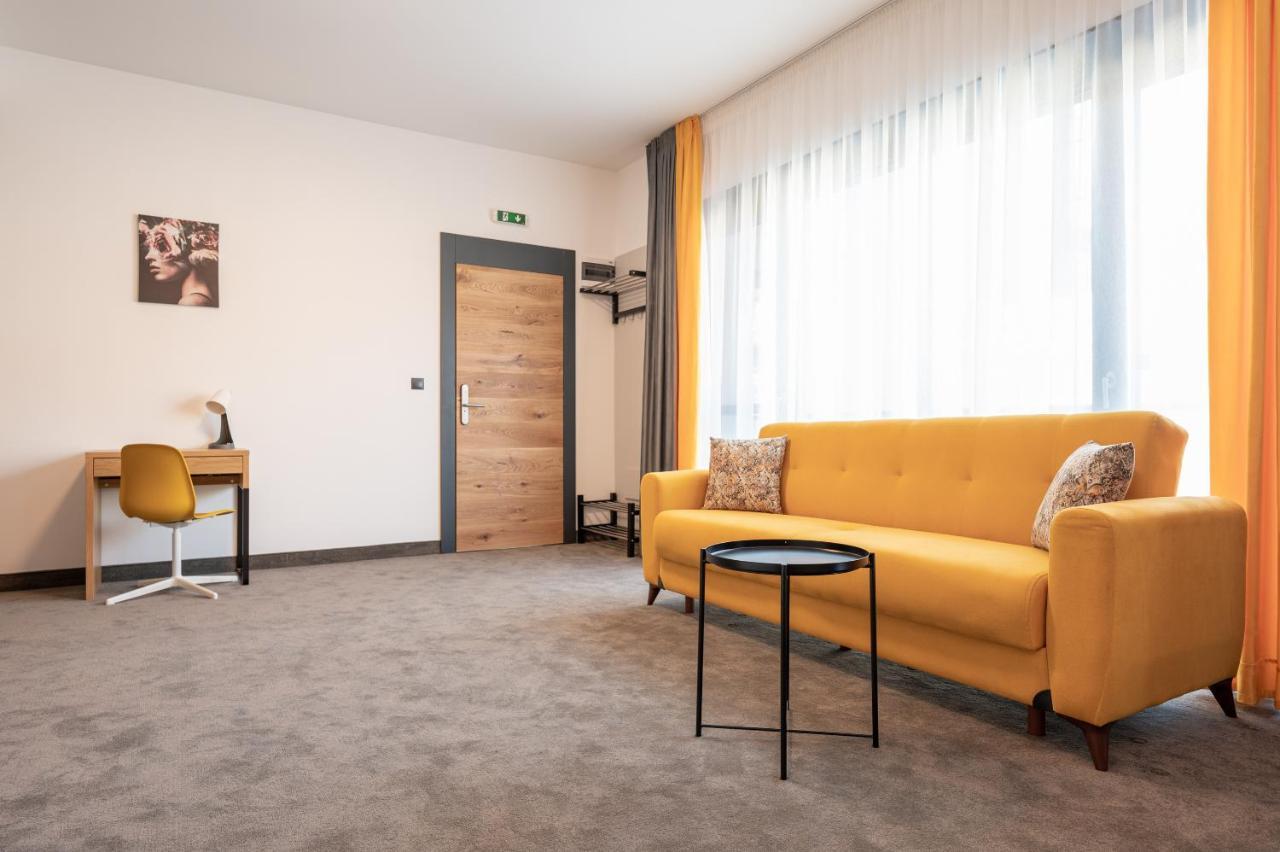 Calvin Aparthotel Nagyvárad Kültér fotó