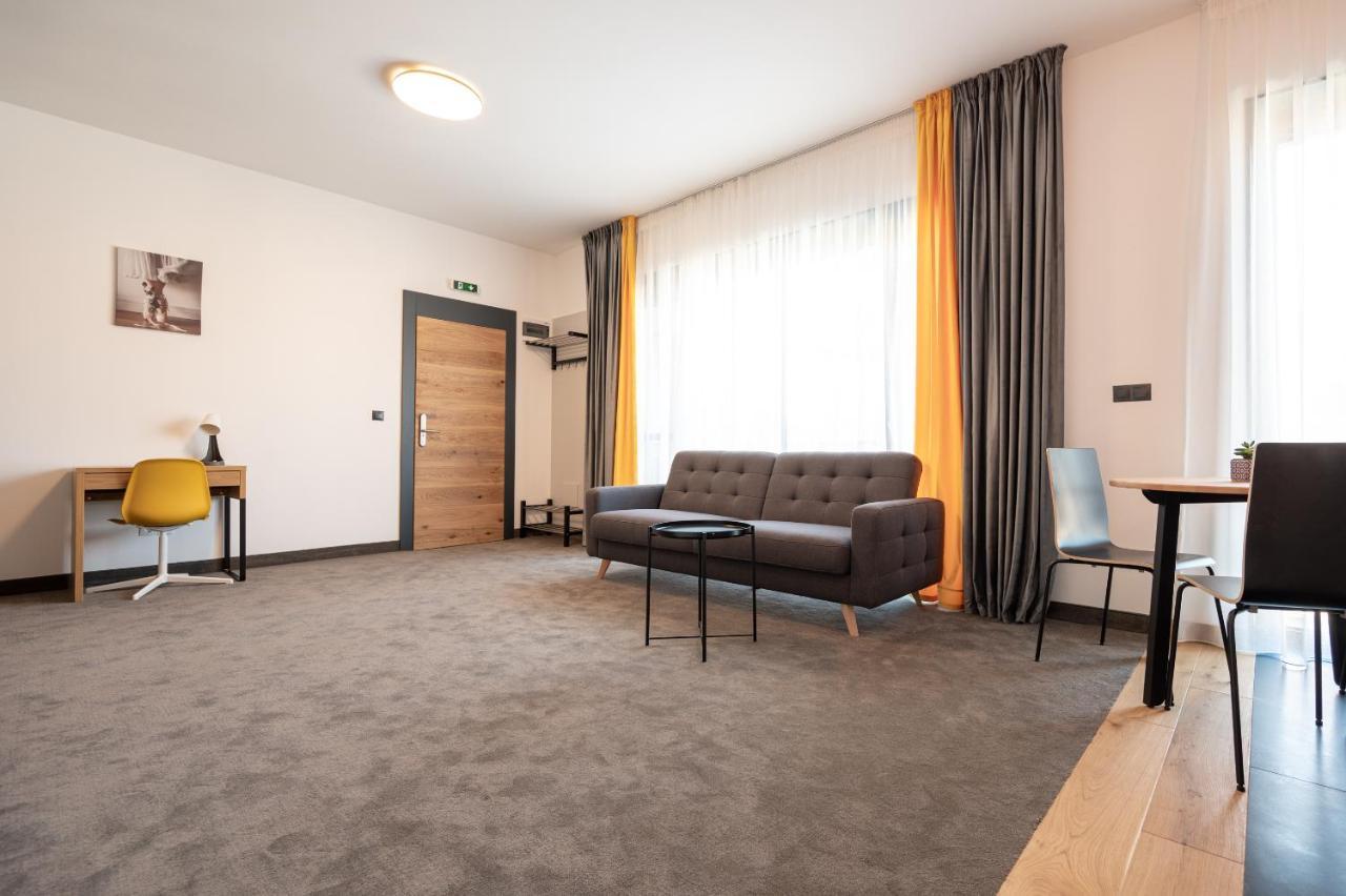 Calvin Aparthotel Nagyvárad Kültér fotó