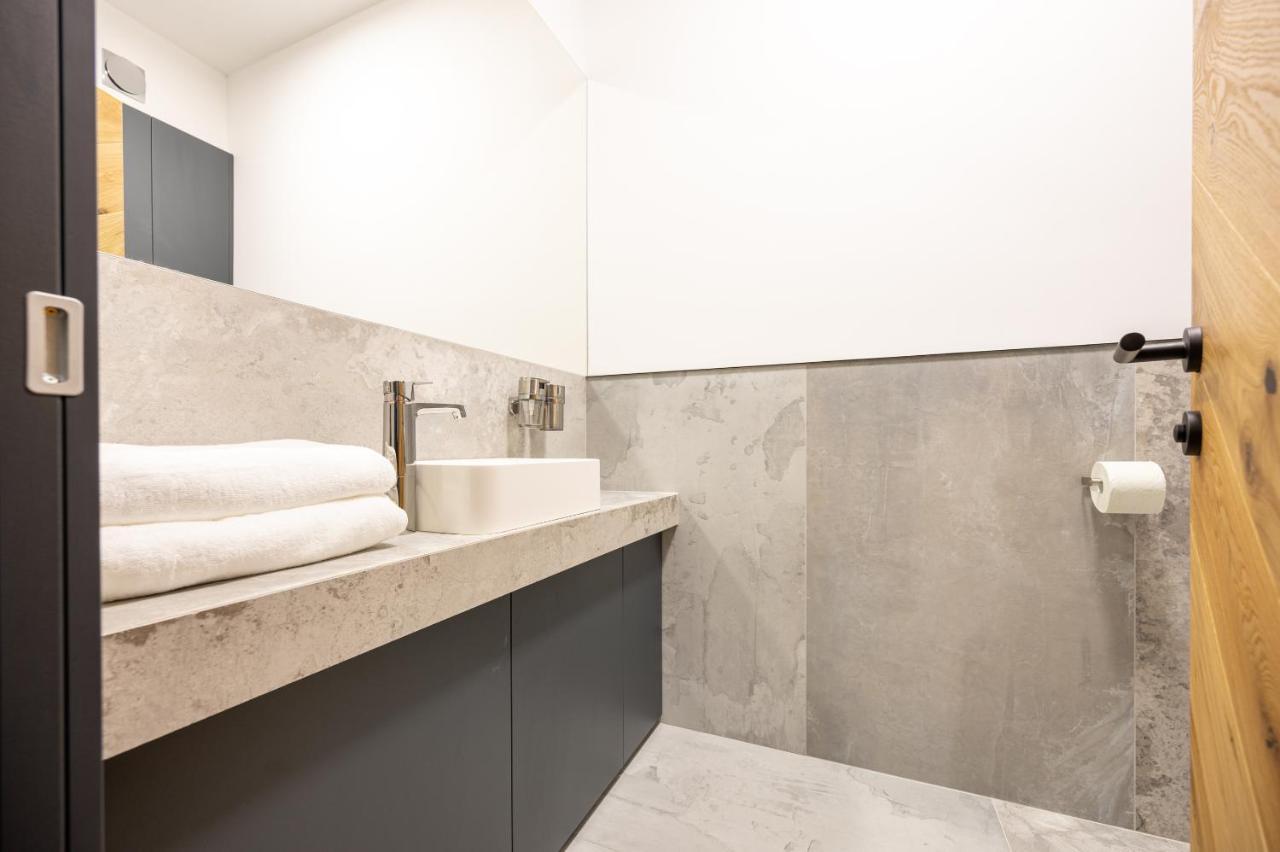 Calvin Aparthotel Nagyvárad Kültér fotó
