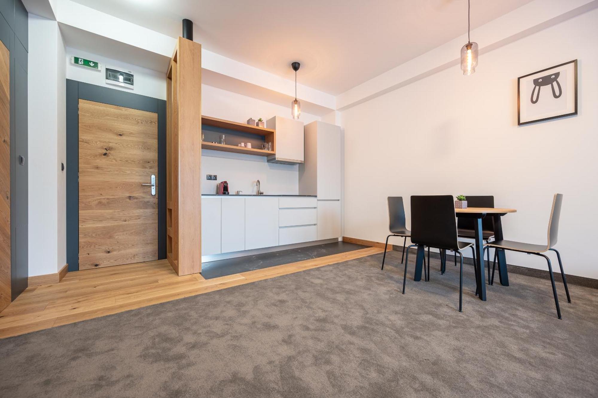 Calvin Aparthotel Nagyvárad Szoba fotó